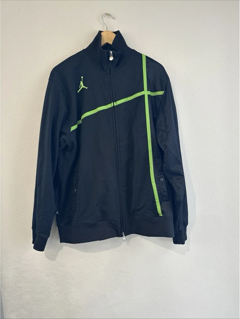 Air Jordan Men's Full Zip Track Jacket Size MEDIUM Neon Green Piping Jumpman